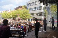 Voller Marktplatz und klasse Stimmung beim zweiten Abend von "Sindelfingen rockt mit der Band "True Collins".