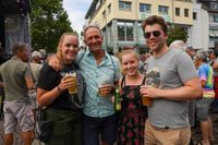 Voller Marktplatz und klasse Stimmung beim zweiten Abend von "Sindelfingen rockt mit der Band "True Collins".