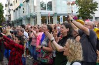 Voller Marktplatz und klasse Stimmung beim zweiten Abend von "Sindelfingen rockt mit der Band "True Collins".