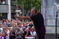 Voller Marktplatz und klasse Stimmung beim zweiten Abend von "Sindelfingen rockt mit der Band "True Collins".