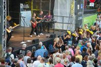 Voller Marktplatz und klasse Stimmung beim zweiten Abend von "Sindelfingen rockt mit der Band "True Collins".