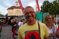Voller Marktplatz und klasse Stimmung beim zweiten Abend von "Sindelfingen rockt mit der Band "True Collins".
