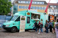 Voller Marktplatz und klasse Stimmung beim zweiten Abend von "Sindelfingen rockt mit der Band "True Collins".