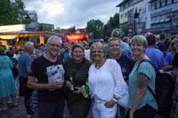 Voller Marktplatz und klasse Stimmung beim zweiten Abend von "Sindelfingen rockt mit der Band "True Collins".