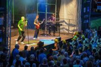 Voller Marktplatz und klasse Stimmung beim zweiten Abend von "Sindelfingen rockt mit der Band "True Collins".