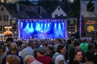 Voller Marktplatz und klasse Stimmung beim zweiten Abend von "Sindelfingen rockt mit der Band "True Collins".