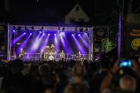 Voller Marktplatz und klasse Stimmung beim zweiten Abend von "Sindelfingen rockt mit der Band "True Collins".