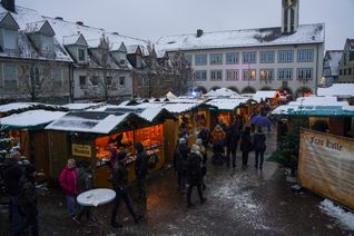 Zuletzt hat der Weihnachtsmarkt Böblingen 2004 auf dem Marktplatz stattgefunden. Nun ist er dorthin zurückgekehrt. Bild: Dettenmeyer