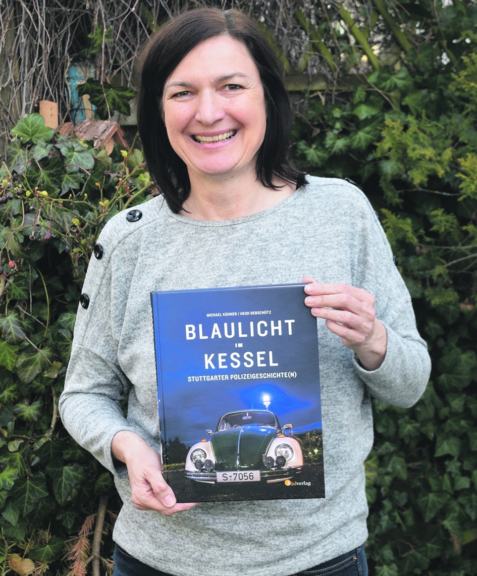 Holländische Blumenmädchen sind begeistert vom „Charme“ eines Stuttgarter „Rau-Reiters“ im Jahre 1959.
