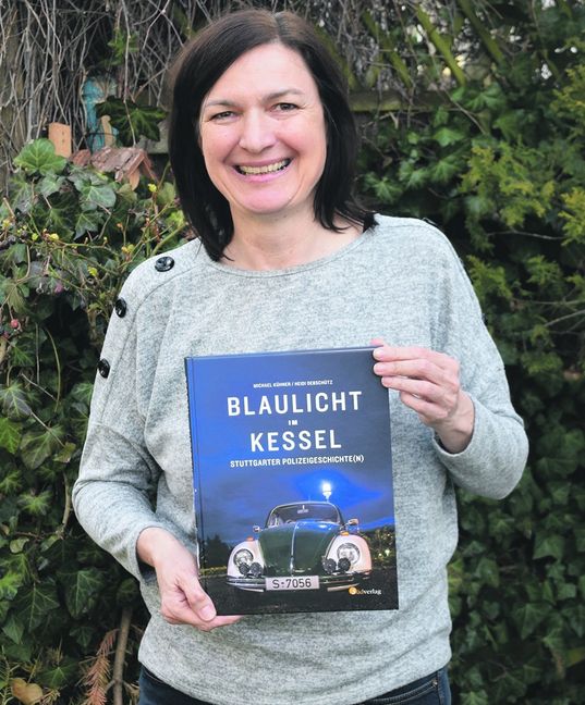 Holländische Blumenmädchen sind begeistert vom „Charme“ eines Stuttgarter „Rau-Reiters“ im Jahre 1959.
