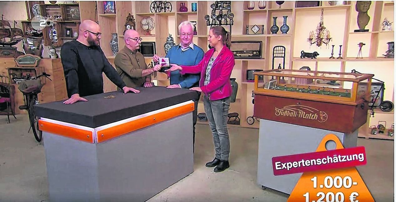 Sven Deutschmanek (links) und Horst Lichter meinen, der Automat ist 1000 bis 1200 Euro wert.