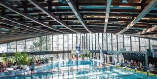 Das Badezentrum mit seinem charakteristischen Hallendach.