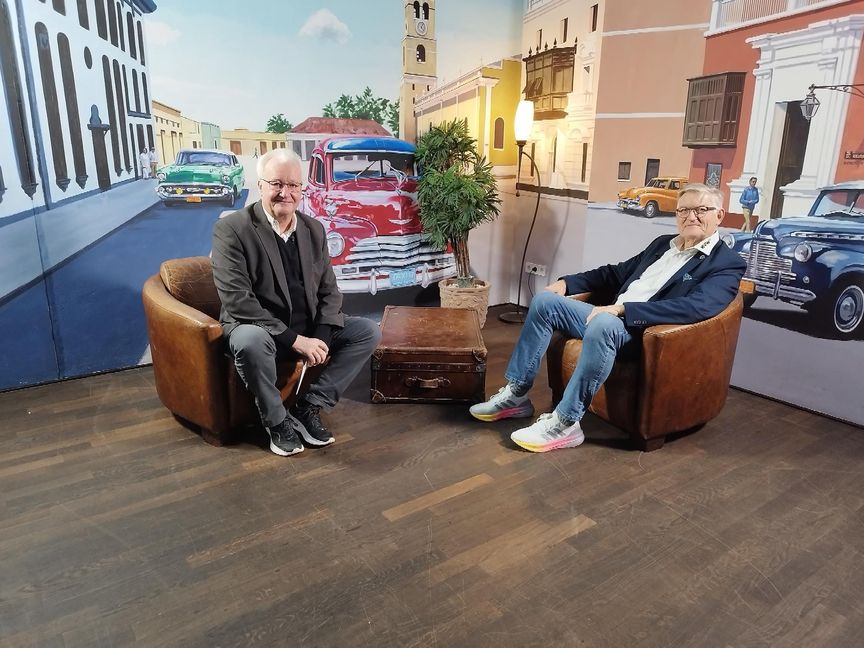 Eberhard Gloger aus Ehningen (rechts) kann im 1. Halbjahr 2025 als Vorsitzender das 25jährige Jubiläum des Handballbezirks Achalm-Nagold feiern, danach wird dieser zum 1. Juli aufgelöst.