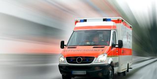 Die Frau wurde mit schweren Verletzungen ins Krankenhaus gebracht.