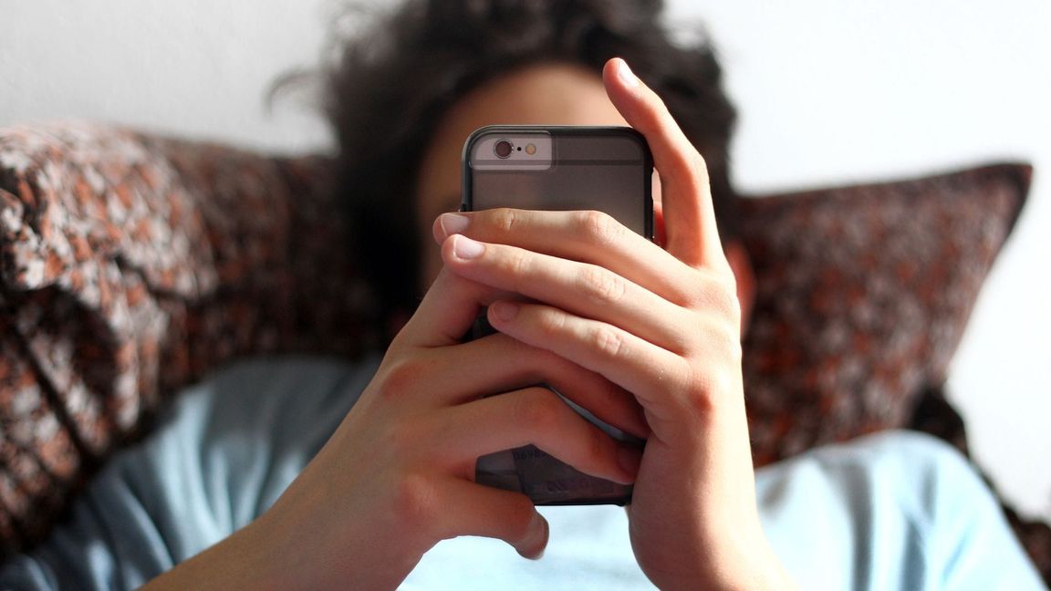 Befragung unter 11- bis 17-Jährigen: Viele haben Erfahrung mit Sexting und Pornos. (Archivbild)