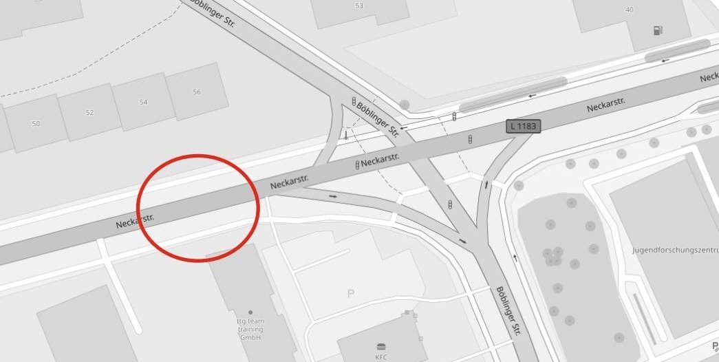 Der Verkehr läuft in beiden Fahrtrichtungen über die jeweils verbleibende Fahrspur. Bild: z
