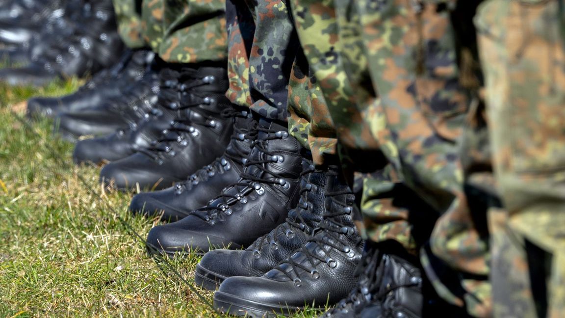 Per Losverfahren zur Bundeswehr? Das hält die Mehrheit der Deutschen für falsch.