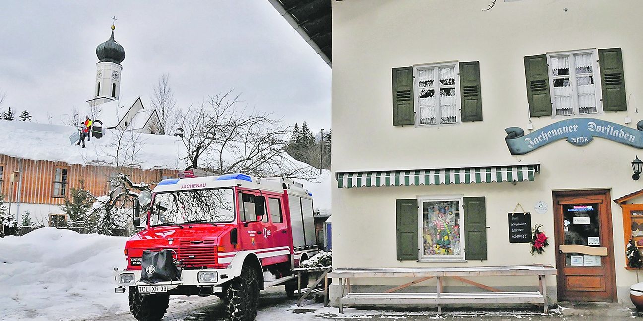 Der Dorfladen im Ortskern von Jachenau konnte dank der tatkräftigen Hilfe durch die Freiwillige Feuerwehr trotz der Schneekatastrophe gut versorgt werden. Bild: z