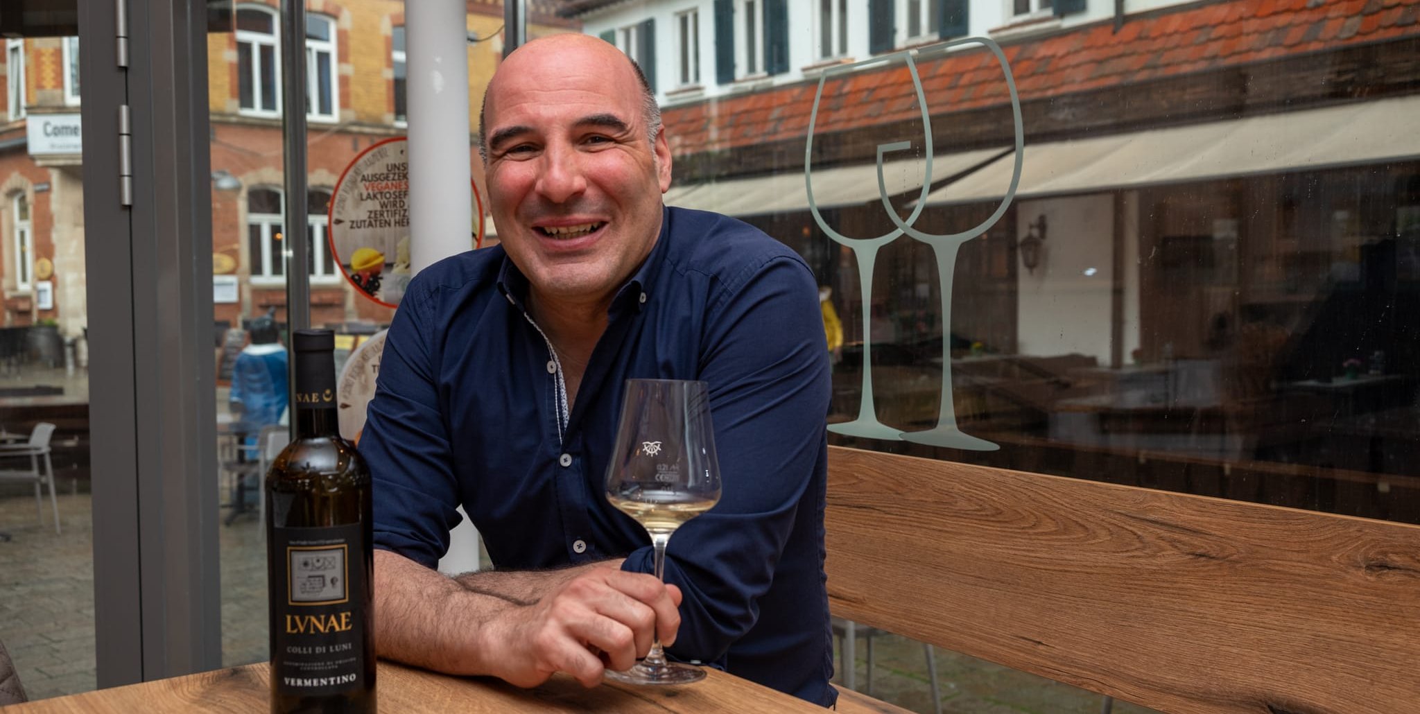 Bendetto Gamuzza empfiehlt auch den passenden Wein zum jeweiligen Gang.