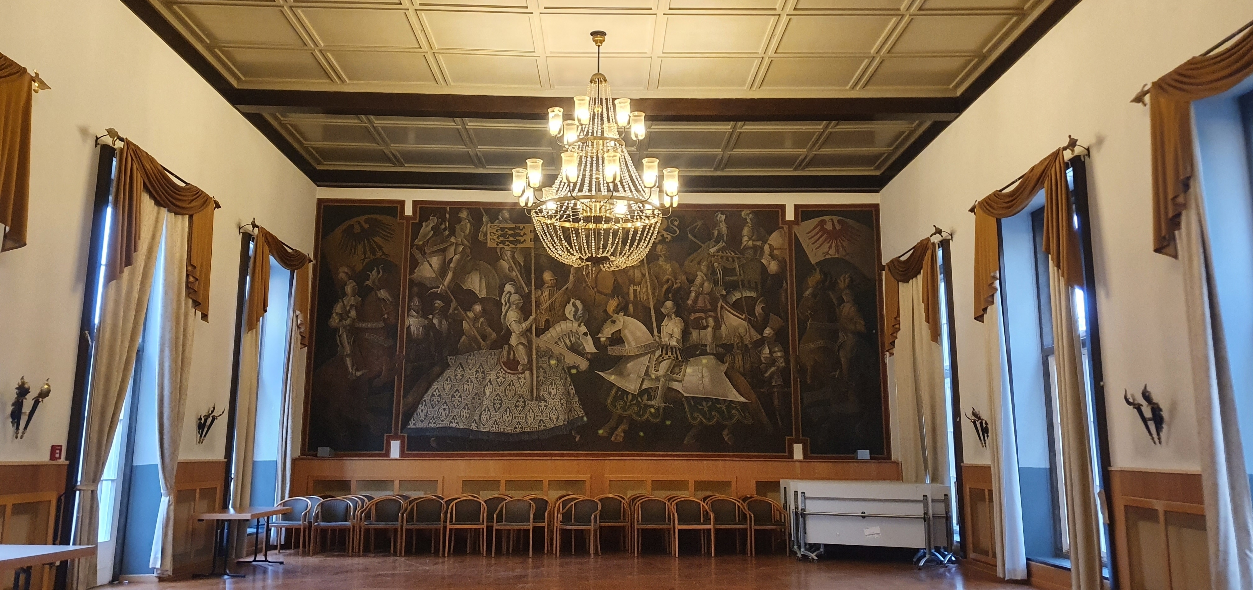 Ein Blick hinter die Kulissen: So sieht der Veranstaltungssaal im ehemaligen Offizierskasino aus. Für den 1. Mai plant die US-Army in der Feuerwache bei der Panzerkaserne ein Fest mit offenen Türen.       Bild: Wegner