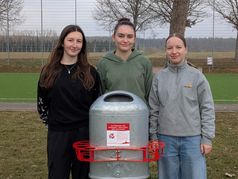 Die Schülerinnen Theresa Dickes, Leonie Schoppet und Anika Dieterle (von links).