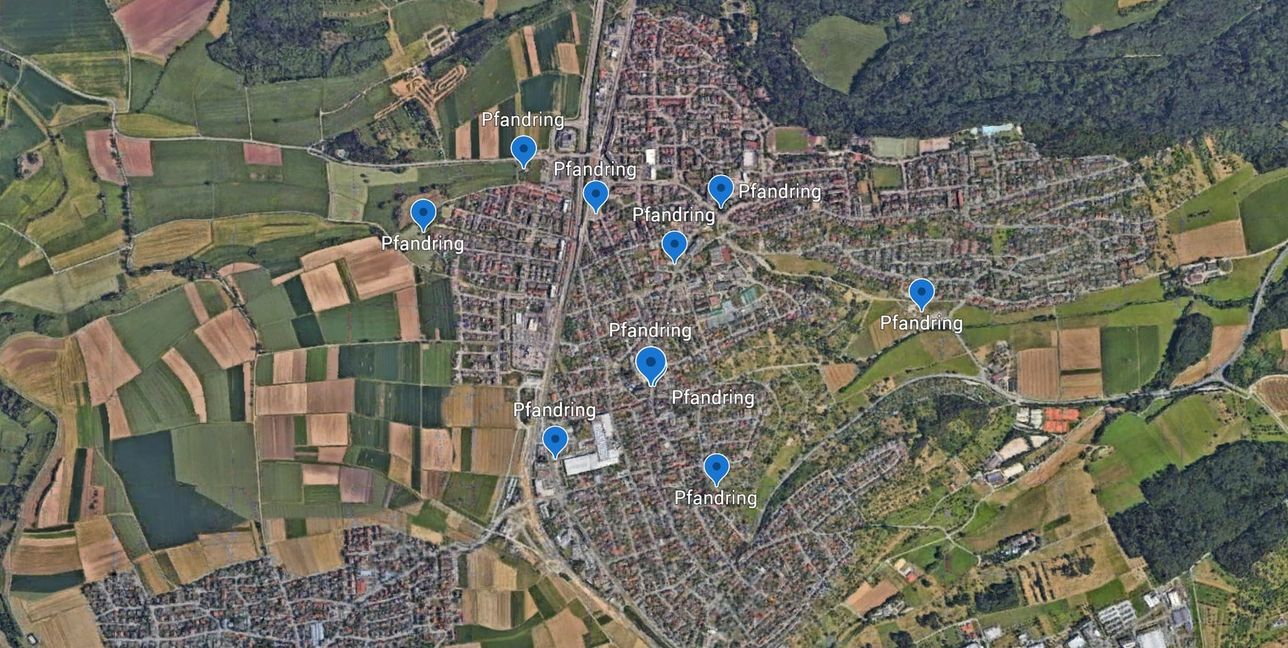 An zehn öffentlichen Mülleimern in Holzgerlingen sind die roten Pfandringe montiert.