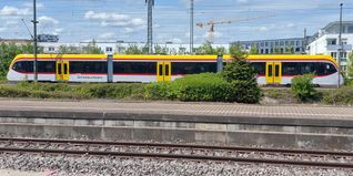 Einer der neuen Triebwagen der Schönbuchbahn.