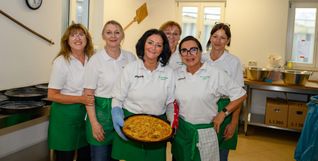 Das Zwiebelkuchen-Team des GSV ist bestens vorbereitet: Bis Sonntag gibt es beim Maichinger Backhausfest jede Menge feine Sachen.