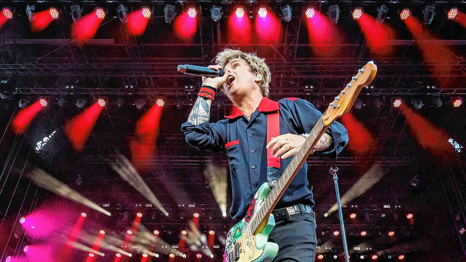 Frontmann Billie Joe Armstrong von Green Day beim Open-Air-Festival "Rock im Park".