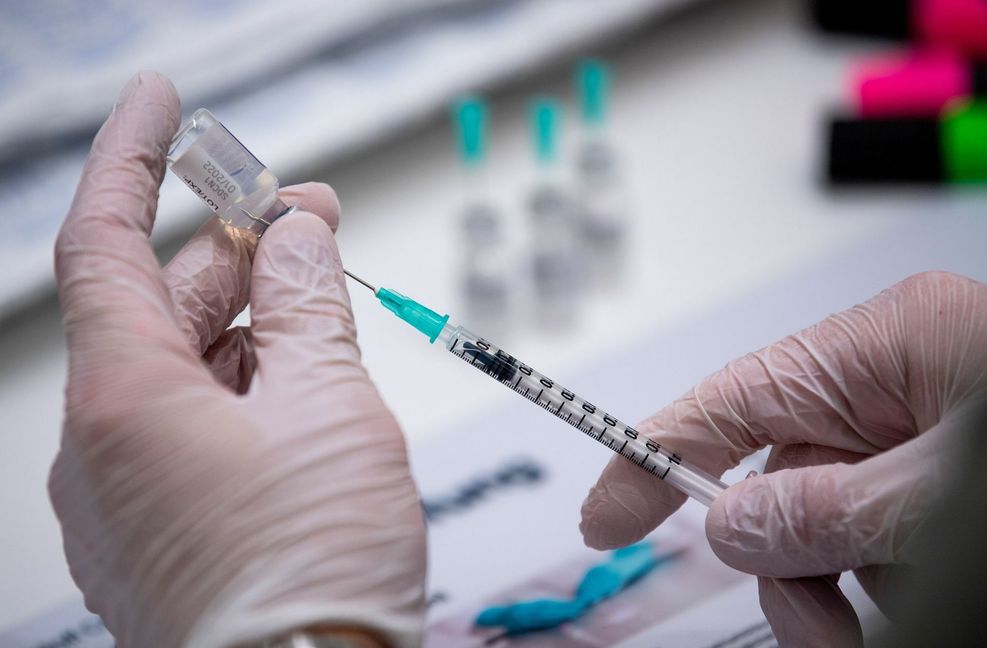 Eine zusätzliche Spritze verbessert den Impfschutz deutlich.
Foto: dpa/Lino Mirgeler