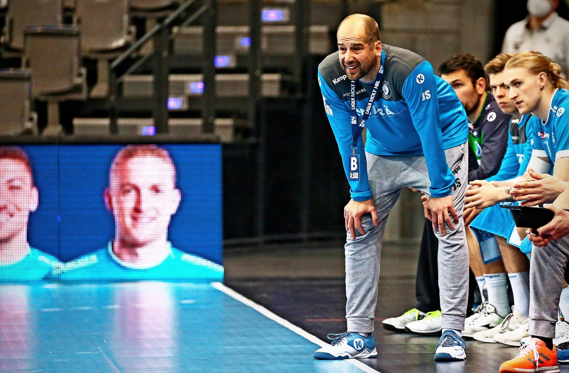 Hofft, vielleicht schon an diesem Donnerstag gegen GWD Minden wieder an der Seitenlinie stehen zu können: Der  positiv auf Corona getestete  TVB-Trainer Jürgen Schweikardt.