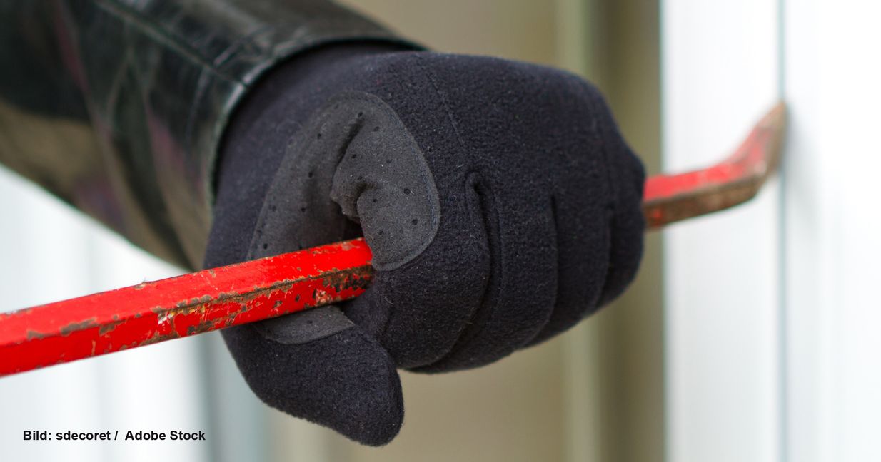 Der vermeintliche Bauarbeiter durchwühlte im oberen Stock alle Schubladen.