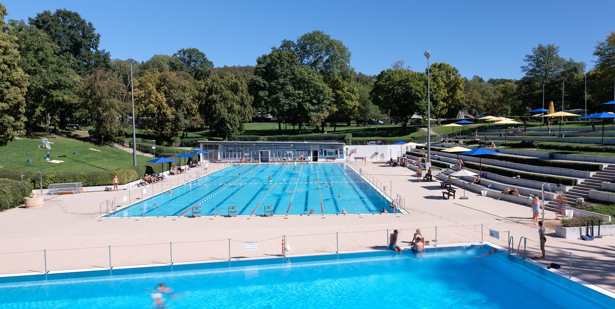 Das Schwimmerbecken und das Springerbecken stehen weiter zur Verfügung.