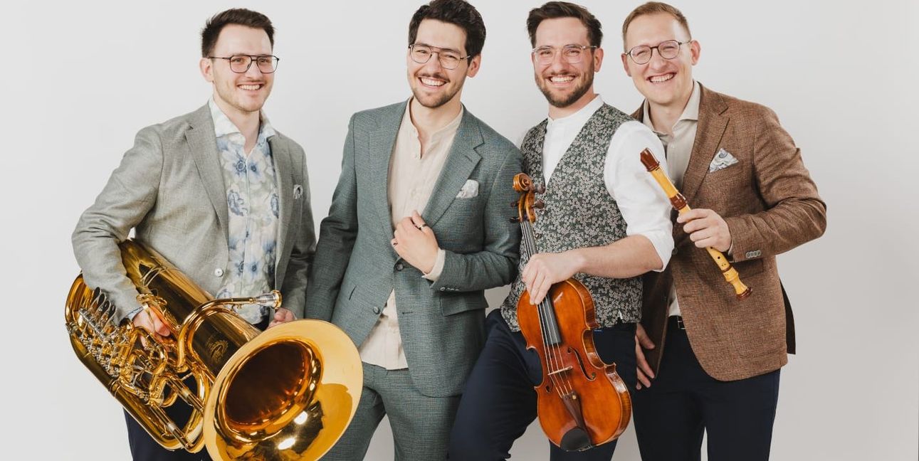 Die Hanke Brothers spielen beim Krankenhaus.