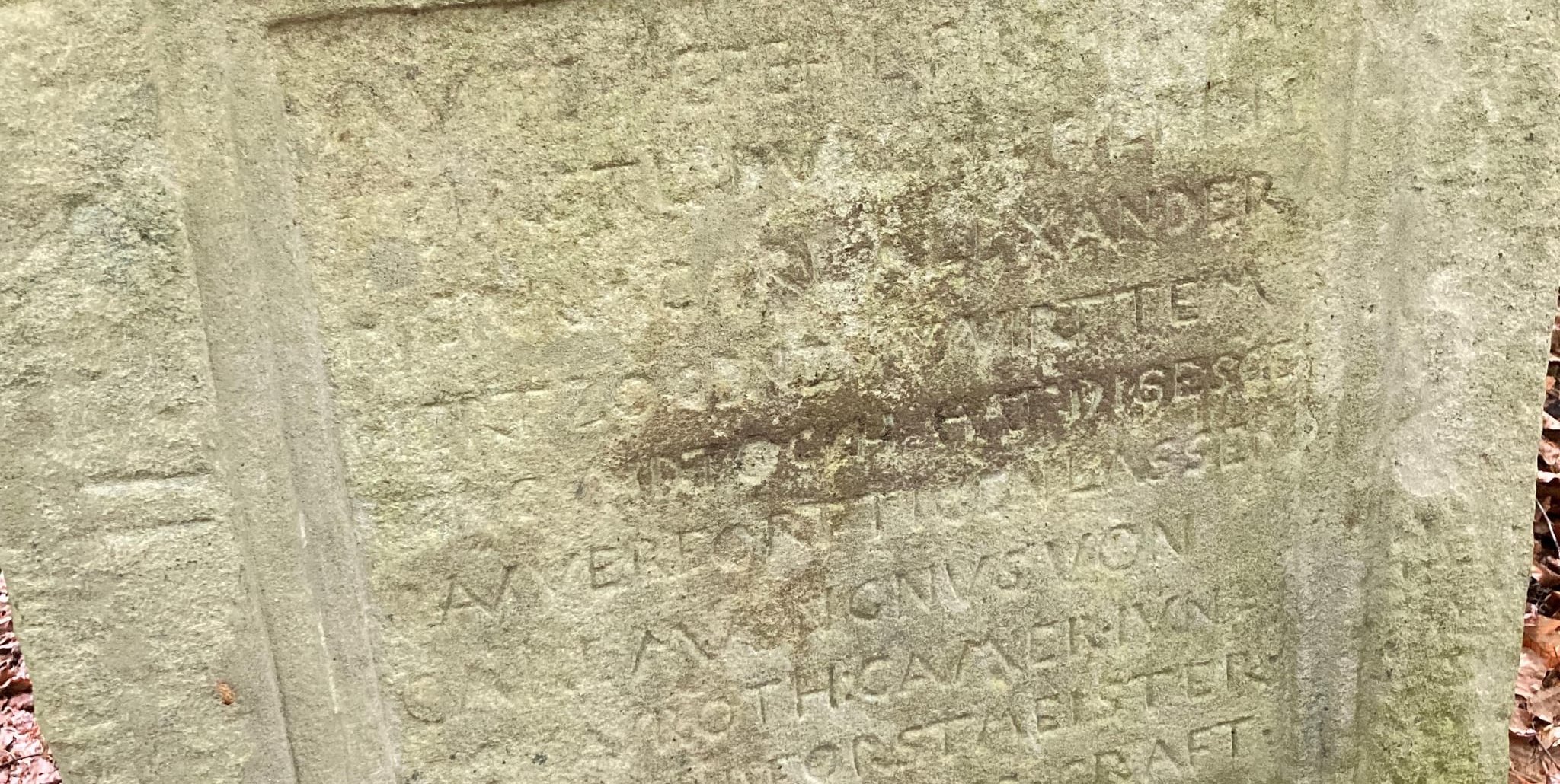Die Inschrift am Eingang der Pirschgänge.