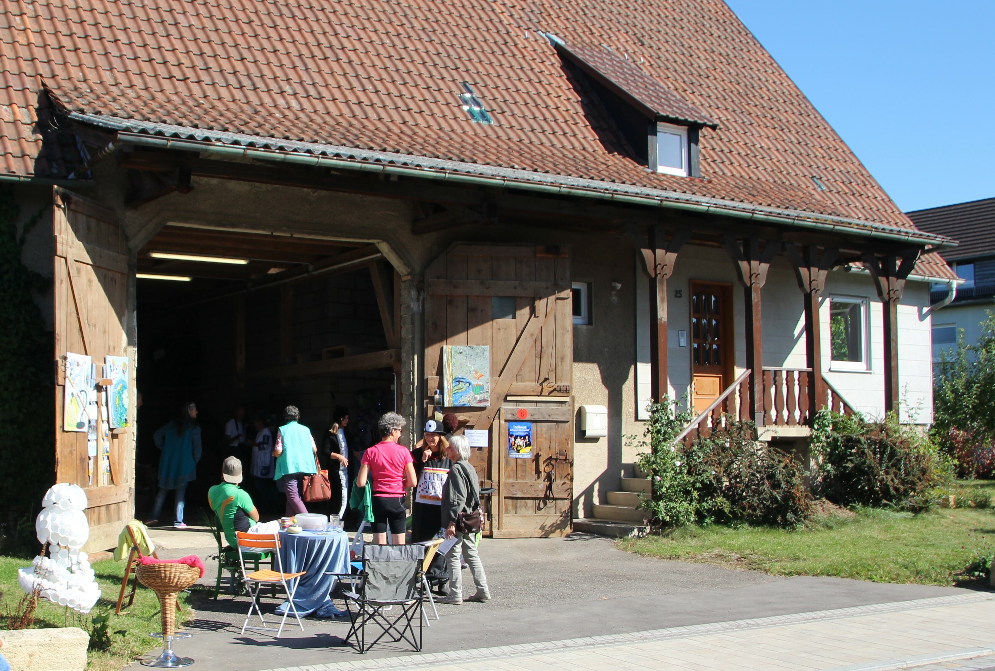 Altdorf wurde beim Scheunen-Rundgang zum Kunstdorf. Bild: Denner