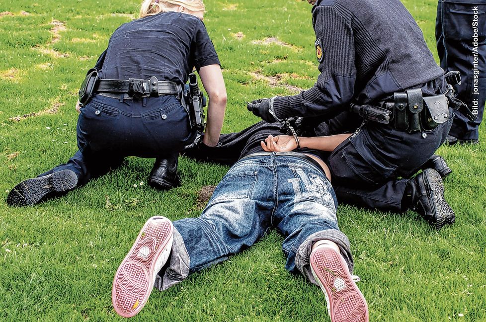Zwei der fünf Täter konnte die Polizei festnehmen.