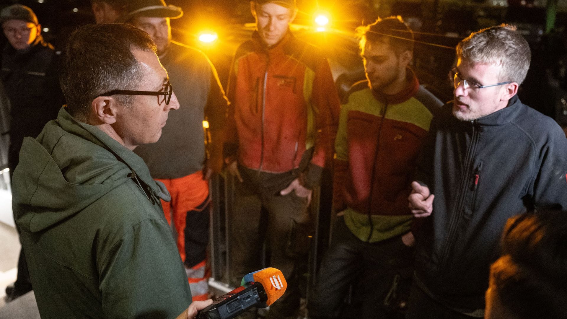 Im Gespräch mit aufgebrachten Landwirten redete sich Cem Özdemir in Bad Urach in Rage.
