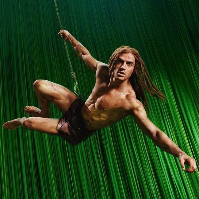 Gian Marco Schiaretti als Tarzan. Bild: Stage