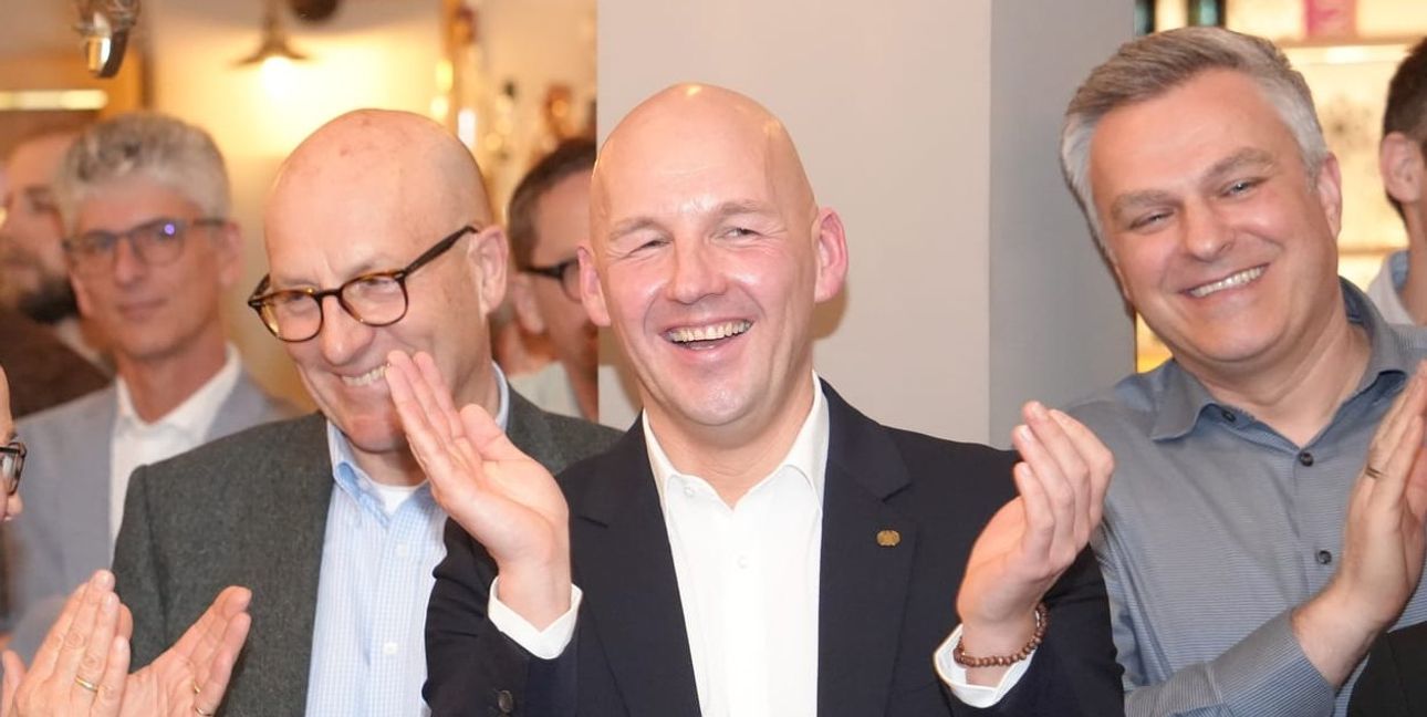 Gute Laune bei Marc Biadacz. Der CDU-Abgeordnete ist der Sieger im Wahlkreis Böblingen.