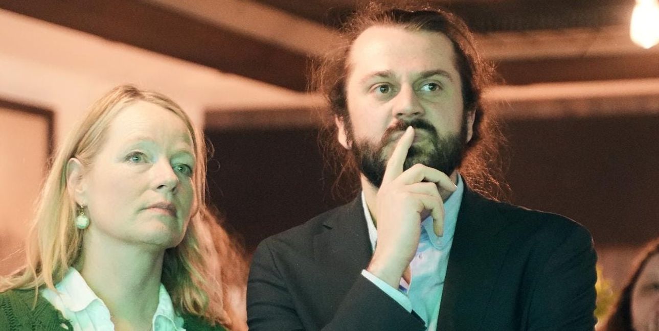 Bange Blicke des Direktkandidaten der Grünen, Tobias Bacherle, und Umweltministerin Thekla Walker.