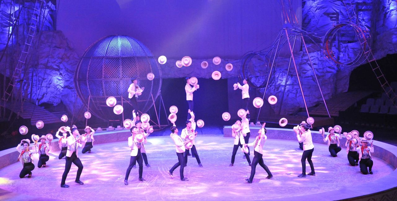 Im Weltweihnachtscircus wird unter anderem die größte Jongliernummer zu sehen sein, die es in Deutschland je gab.