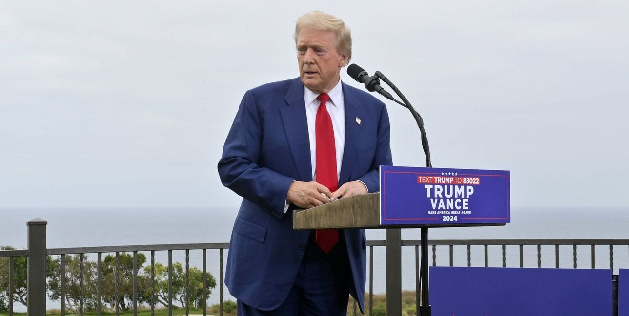 Donald Trump sprach am 13. September am Trump National Golf Club zur Presse.