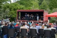 Das Blaulichtfest bot Blaulichtgottesdienst, Konzert, Kinderprogramm, Vorführungen, Solitude-Rundfahrt mit aktuellen und Oldtimer-Einsatzfahrzeugen.