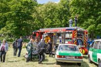 Das Blaulichtfest bot Blaulichtgottesdienst, Konzert, Kinderprogramm, Vorführungen, Solitude-Rundfahrt mit aktuellen und Oldtimer-Einsatzfahrzeugen.