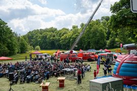 Das Blaulichtfest bot Blaulichtgottesdienst, Konzert, Kinderprogramm, Vorführungen, Solitude-Rundfahrt mit aktuellen und Oldtimer-Einsatzfahrzeugen.