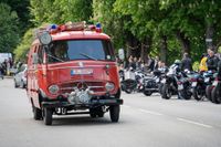 Das Blaulichtfest bot Blaulichtgottesdienst, Konzert, Kinderprogramm, Vorführungen, Solitude-Rundfahrt mit aktuellen und Oldtimer-Einsatzfahrzeugen.