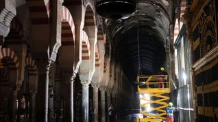 Die Kathedrale ist ein Meisterwerk islamischer Architektur.