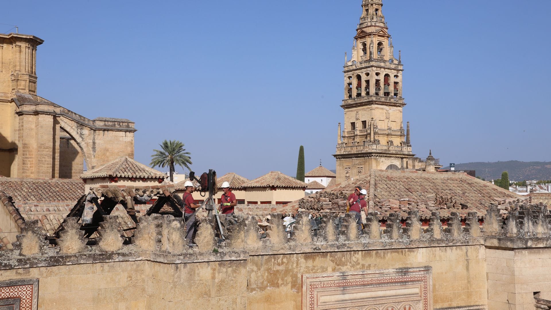 Die Kathedrale ist eine der größten Touristenattraktionen Spaniens.
