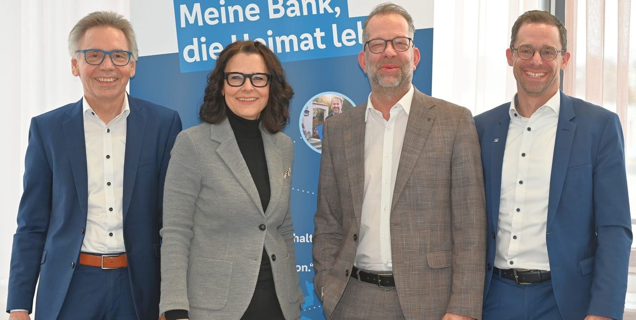 Der Vorstand der Vereinigte Volksbanken eG präsentierte am Freitag die Geschäftszahlen 2025 des Instituts. Von links: Martin Riegger, Anette Rehorsch-Hartmann, Thomas Krätschmer und Jörg Niethammer.